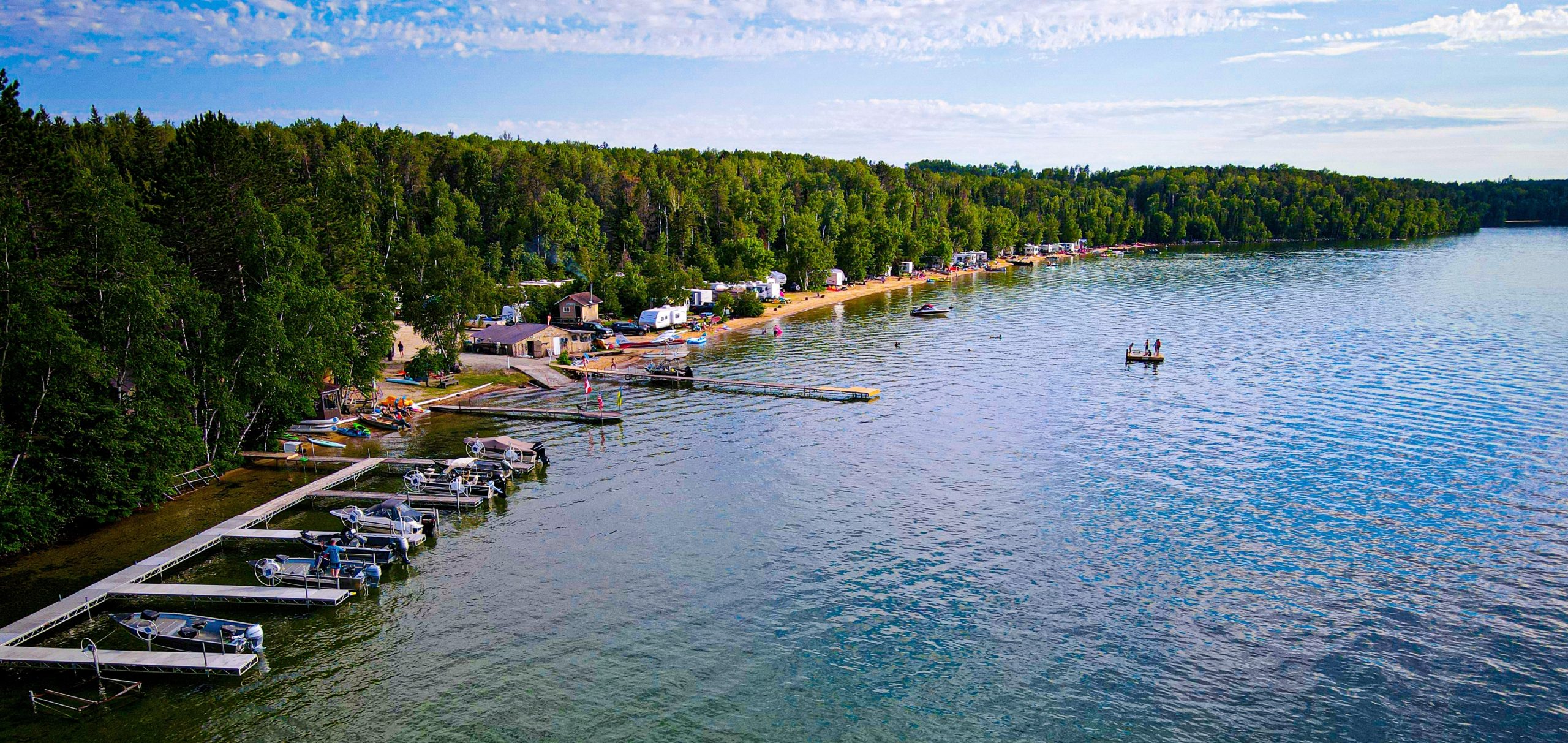 Forfaits de pêche sur glace au doré — Browns’ Clearwater West Lodge – Browns’ Clearwater West Lodge